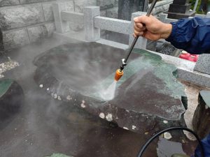 墓石の高圧洗浄